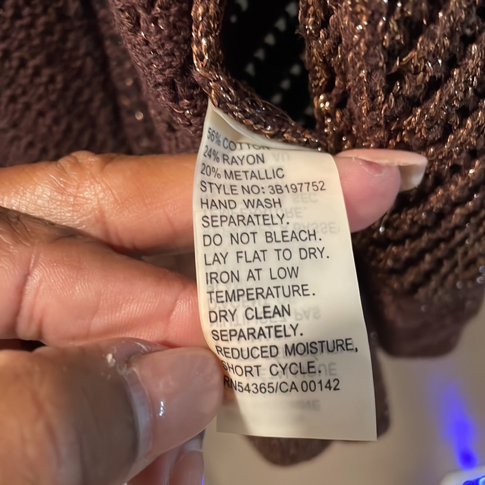 Peter Nygard Sweater - Picture 3 of 6